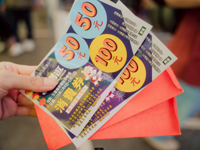 玉里年貨大街「馬」上開逛至2/13 ! 萌馬燈籠、插花盆飾集點大方送 每早限量發放消費券民眾搶領